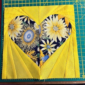 BLOCK 16 misture e combine 9&quot; Padrão de bloco de colcha para emenda de papel de base - somente PDF - Coração
