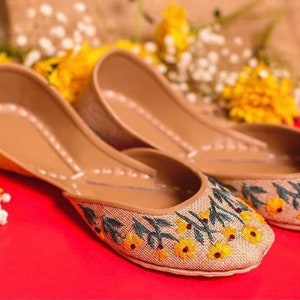 Beige Jute Floral Embroidered Ballet Flat Shoes , Handmade Ballet Flats, Khussa Jutti Mojari, Casual flat shoes, Punjabi juttis, slip ons