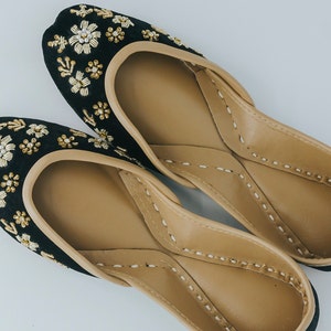 Black Velvet Ballet flat shoe, Bridal flats, Party shoes, Handmade Khussa Jutti Mojari, Embroidered shoes, Punjabi jutti, beaded flat shoes