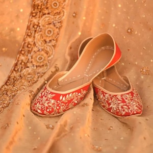 Red & Gold Silk Embroidered Ballet Flat Shoes, Handmade Women Khussa Jutti Mojari, Party shoes, Punjabi jutti, Bridal shoe, Bridesmaid shoe