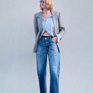 Vintage Levi’s 501 Blue Jeans W34 L34 – Classic Straight Leg, Mid Rise, Button Fly, Medium Wash/ Levi’s 501 Blue Jeans Red Tab