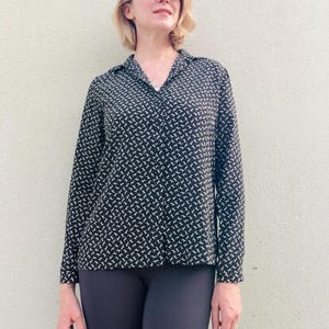 Luxus Etro Vintage Seidenbluse/Etro Hunde Print Seidenbluse/Animal print Schwarze Langarmbluse