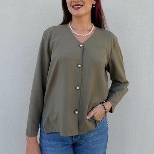 Gorgeous Old Money Olive Green Blouse – Vintage Pearl Buttons, Long Sleeves/80s Rayon Green Blouse
