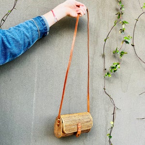 Vintage Straw Rattan Crossbody Bag/Balinese Vintage Straw Bag/Handwoven Crossbody Rattan Bag image 2