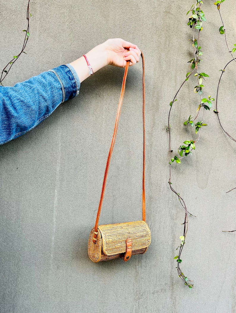 Vintage Straw Rattan Crossbody Bag/Balinese Vintage Straw Bag/Handwoven Crossbody Rattan Bag image 2