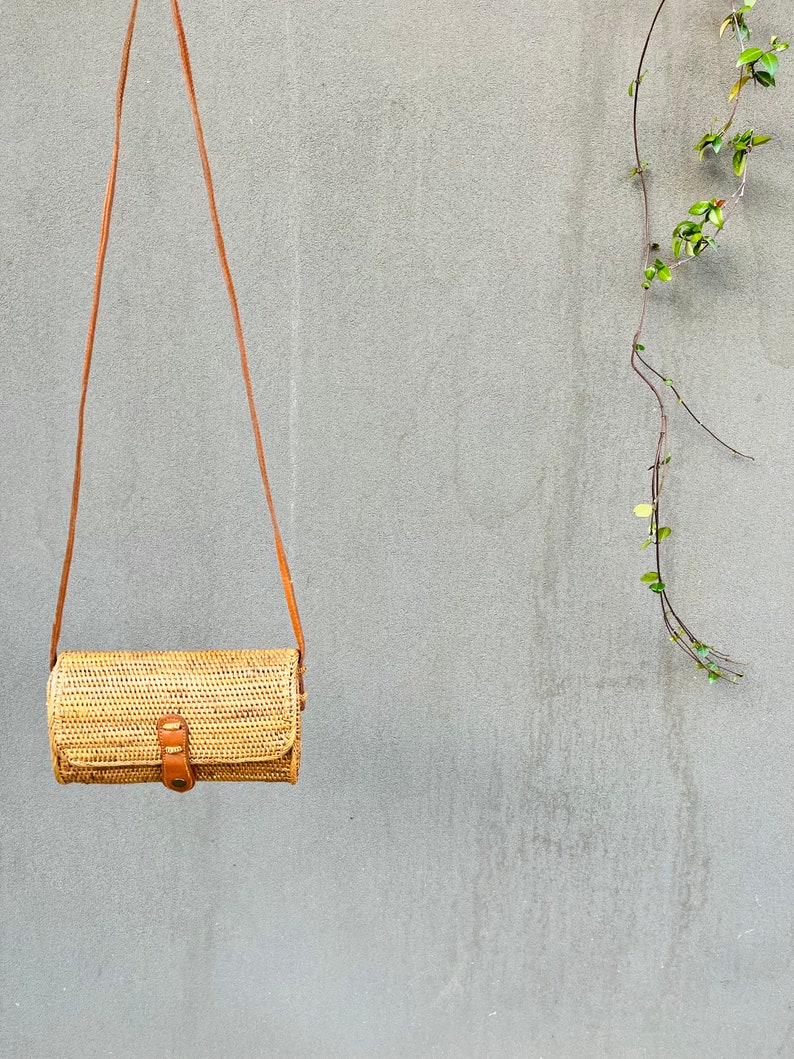 Vintage Straw Rattan Crossbody Bag/Balinese Vintage Straw Bag/Handwoven Crossbody Rattan Bag image 4