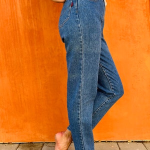 28W Vintage Blue Jeans/High Waisted 90s Jeans/Vintage Mom Jeans/Tapered Leg Vintage Jeans image 2
