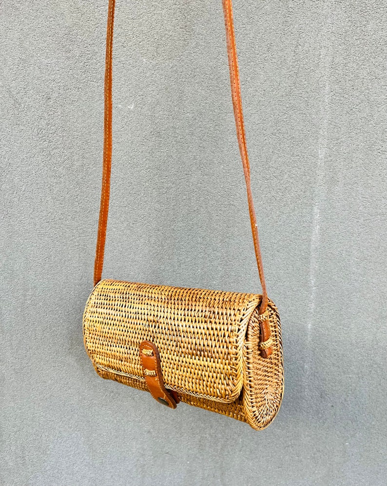 Vintage Straw Rattan Crossbody Bag/Balinese Vintage Straw Bag/Handwoven Crossbody Rattan Bag image 7