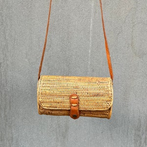 Vintage Straw Rattan Crossbody Bag/Balinese Vintage Straw Bag/Handwoven Crossbody Rattan Bag image 3