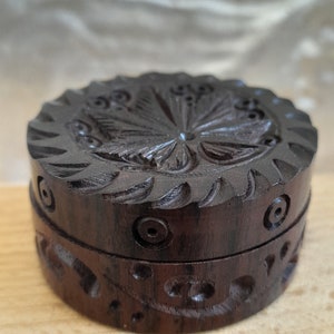 Rosewood Grinder Crucher Chopper Spice Mill