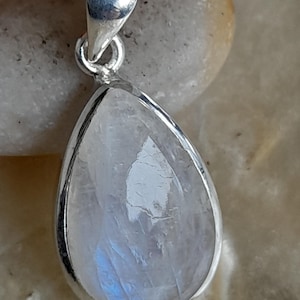 Pendant 925 Sterling Silver Rainbow Moonstone