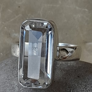 Extravagant rock crystal ring silver size 52