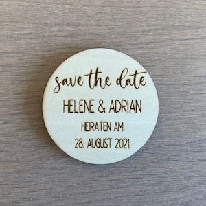 runder, personalisierter Holz-Magnet "save the date", Magnet aus Holz für Einladung Hochzeit