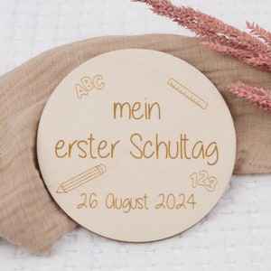 runde Meilensteinkarte aus Holz "mein erster Schultag", Holzschild für den Schulstart