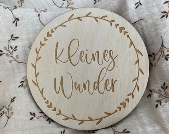 runde Meilensteinkarte aus Holz "kleines Wunder", Holzschild fürs Baby