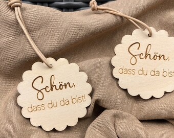 Geschenkanhänger aus Holz "Schön, dass du da bist!" für Gastgeschenke