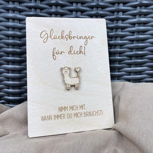 personalisierter Glücksbringer, Ansteckpin mit Karte, Geschenkidee zur Einschulung