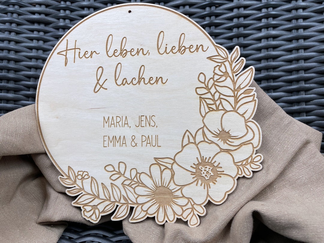 Personalisiertes Familienschild aus Holz, Türschild "Hier leben, lieben