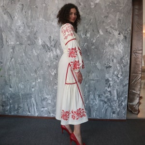 Robe brodée en lin Vyshyvanka « Iris » PJ-0008-С-2. Soutenez l'Ukraine !