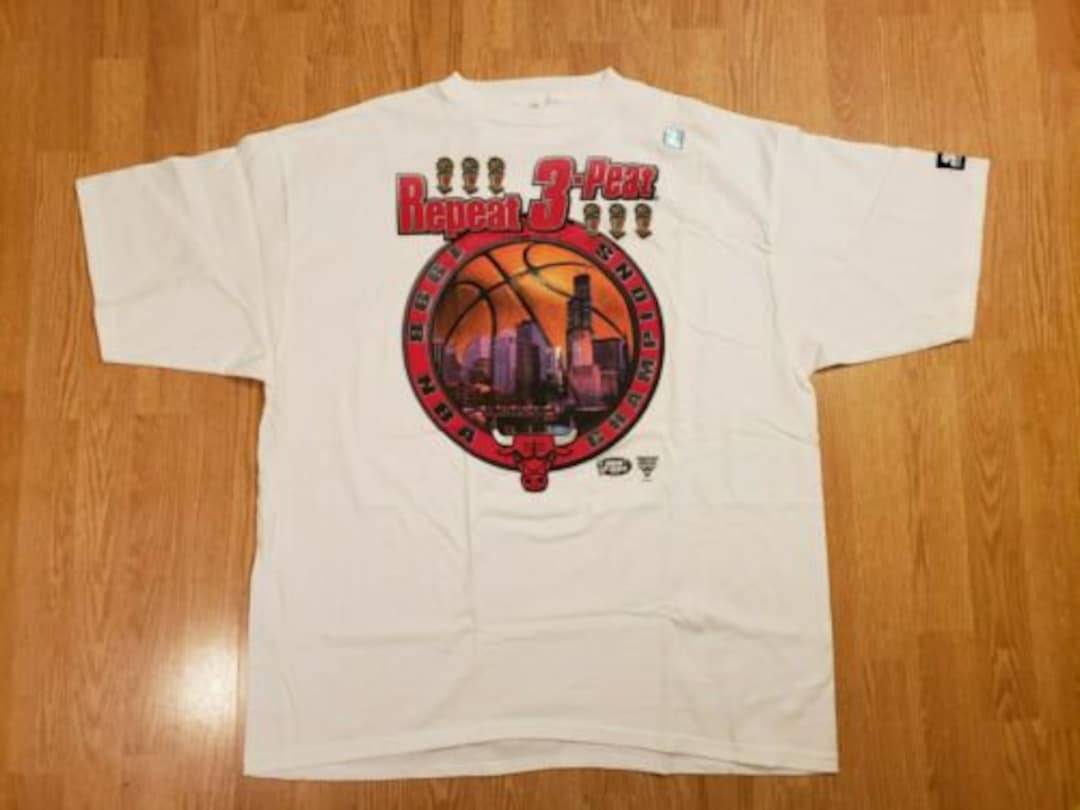 Vintage Starter Chicago Bulls Repeat 3 Peat T Shirt Size 2XL