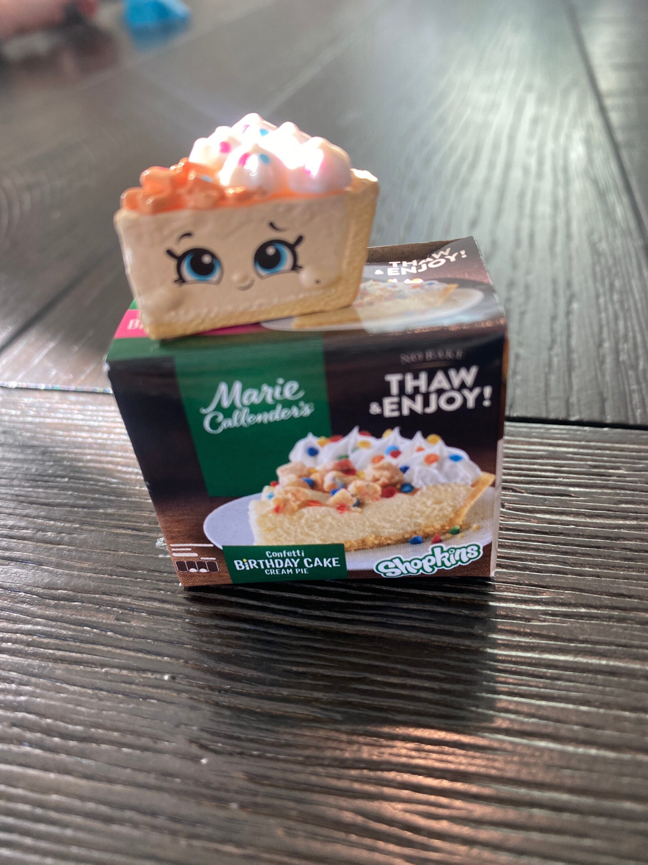shopkins-real-callender-marie-pies-littles-seal-limited-product-littles