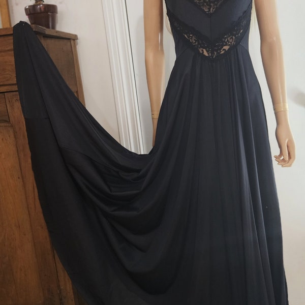 Black Luxurious Nightgown Undercover Wear Medium Tall 189 inches Skirt
