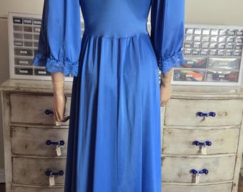 El camisón azul real de Olga