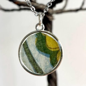 Gele en groene stoffen ketting afbeelding 1