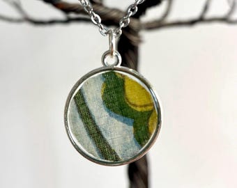 Collana in tessuto giallo e verde