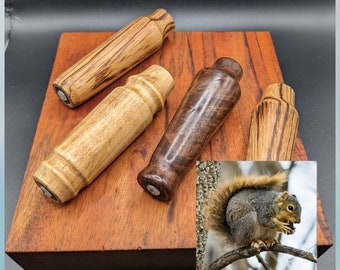 Distress squirrel call. Hunting. Game call. Squirrel squeaker. Baby squeal squirrel call. Fox squirrel. Baby call. predator call. Dog toy.