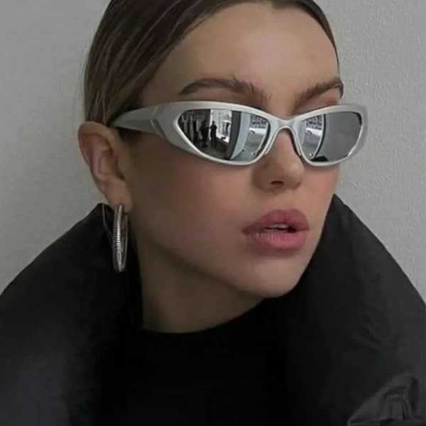 Wrap around polarised sport sunglasses with reflective mirror lenses