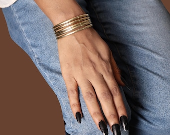 Bracciale rigido in ottone dorato fatto a mano, ampio bracciale multistrato, gioiello boho regolabile, regalo di moda minimalista per le donne, regali per la mamma