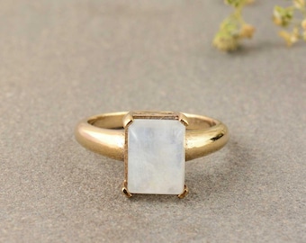 Ręcznie robiony prostokątny pierścień z tęczowym kamieniem księżycowym: oprawa ze srebra próby 925