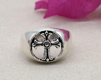 Silver Plated Brass Gothic Cross Ring, Vintage Style Fleur-de-Lis Signet Ring, Chunky Openwork Cross Band, Medieval Jewelry for Men Women