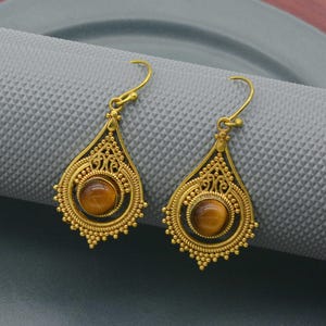 Tijgeroog edelsteen hangoorbellen, filigraan hangoorbellen, edelsteensieraden, bloemsieraden oorbellen, vrouwen cadeau oorbellen