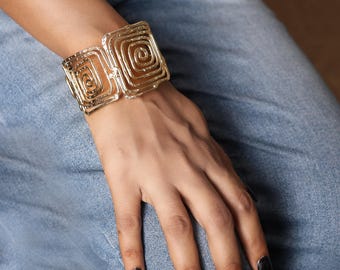 Bracciale rigido a spirale in oro martellato: bracciale rigido geometrico in ottone boho