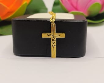 Colgante de cruz de Jesús en oro de 14 quilates: delicado collar de plata de ley