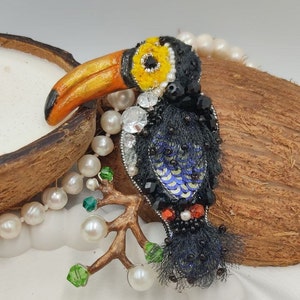 Embroidered Handmade Toucan Brooch, This Amazing Brooch in the form of a Colorful Tropical bird, Creative Toucan pin, Perfect gift for women