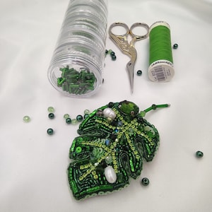 Embroidered Brooch Handmade Green Monster Leaf, Beaded Monstera, Amazing Tropical Leaf Brooch, Creative Monster Pin, Perfect Gift for Women