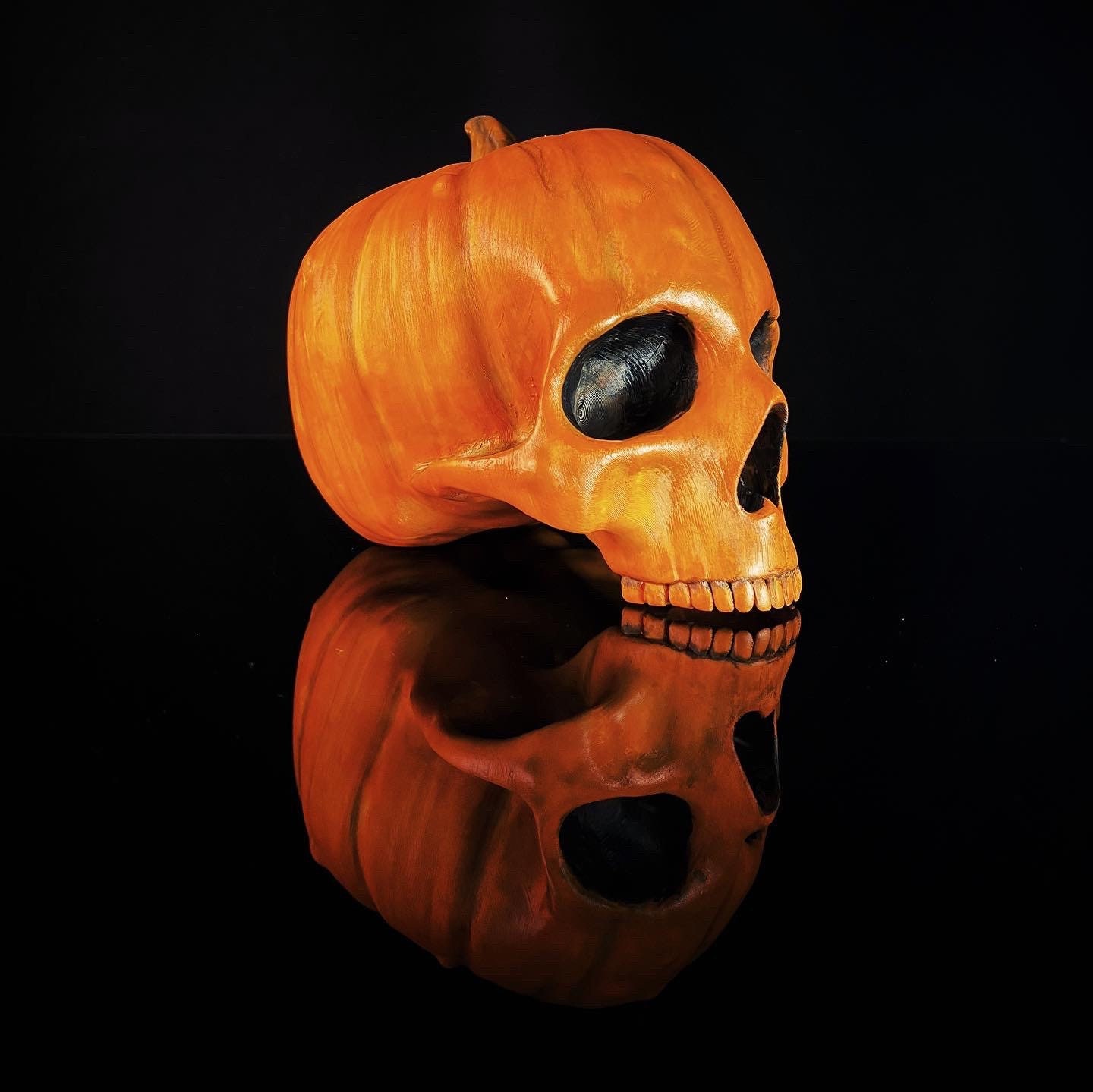 Totenschädel mit Figur Skull Gothic Kürbis Halloween Dekoration H19cm,  27,65 €
