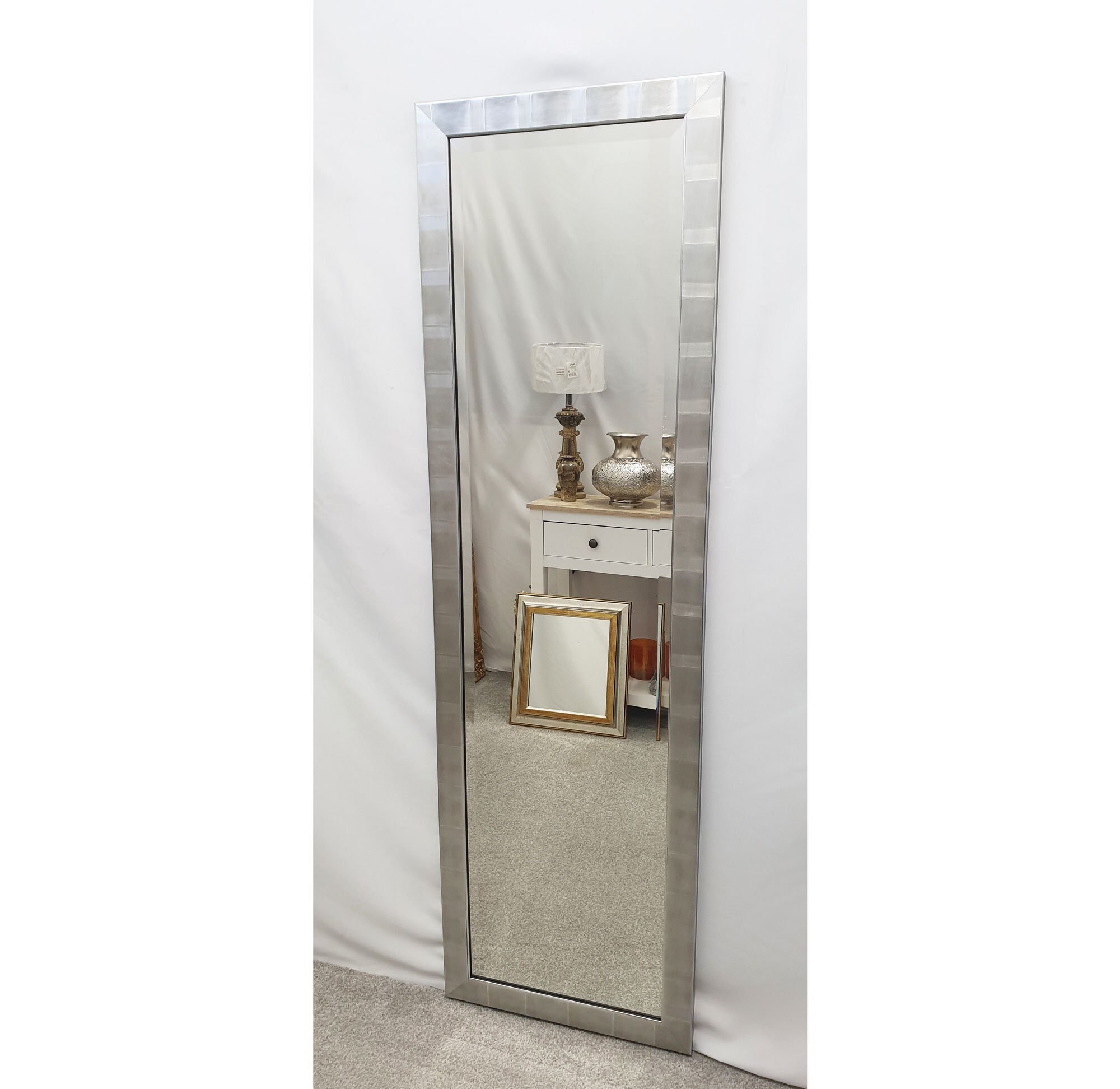 Specchio asimmetrico grande, specchio da parete per tutto il corpo, specchio con cornice in legno di flanella, da appendere o inclinare, tè al latte 160 x 60 cm