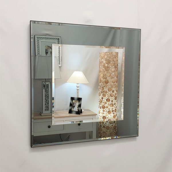 Specchio da parete quadrato Marietta con cornice in vetro grigio/fumé a 2 strati bisellato 60x60 cm