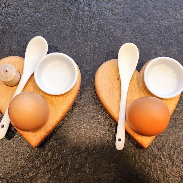 ein "Herzhafter" Eierbecher aus Holz - 4 Varianten