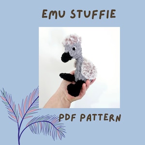 Puede incluir: Patrón de crochet para un animal de peluche emú gris y negro. El patrón está disponible para descargar en PDF. Emu Stuffie PDF Pattern.