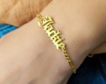 Gold Namensarmband, individuelles Namensarmband oder Fußkettchen, 14k Gold Figaro Kettenarmband, personalisiertes Geschenk, Frauenarmband, Geschenk für sie ihn,