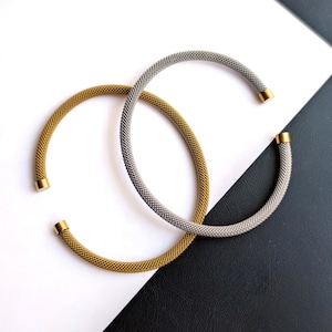 Pulsera con inicial para hombre, brazalete con letra personalizada, pulsera con letra delicada, pulsera de plata para parejas, regalo para ella o para él, joyería personalizada.