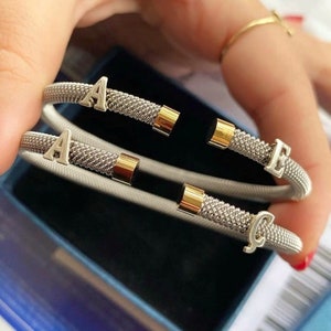 Pulsera de puño inicial para hombres, brazalete de letras personalizadas, pulsera de letras delicadas, pulsera de parejas de plata, regalo para ella, joyería personalizada,