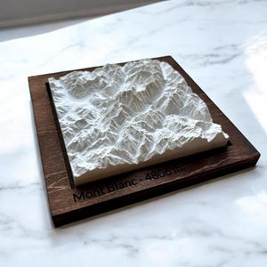 Mont Blanc Reliefkarte 2 - Leichte Betonskulptur - Chamonix Topographie - Bergdekoration - Geschenk für Bergsteiger