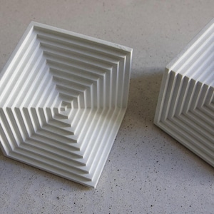 Los Imperfectos - Sujetalibros Geométricos - Hechos de Hormigón Ligero - Diseño Brutalista - Objeto Arquitectónico para una Biblioteca Minimalista