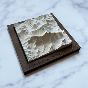 Carte en Relief du Mont Everest, Nuptse & Lhotse – Sculpture en Béton Clair – Topographie Plus Haut Sommet du Monde - Cadeau pour Alpiniste